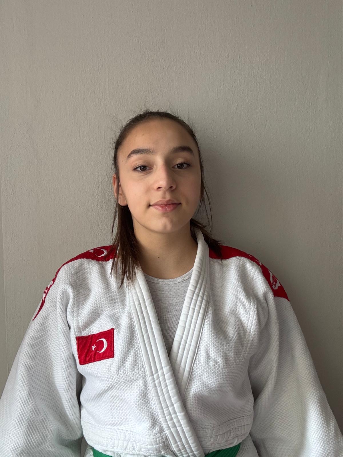 ZEYNEP BERRA ÇAKIR