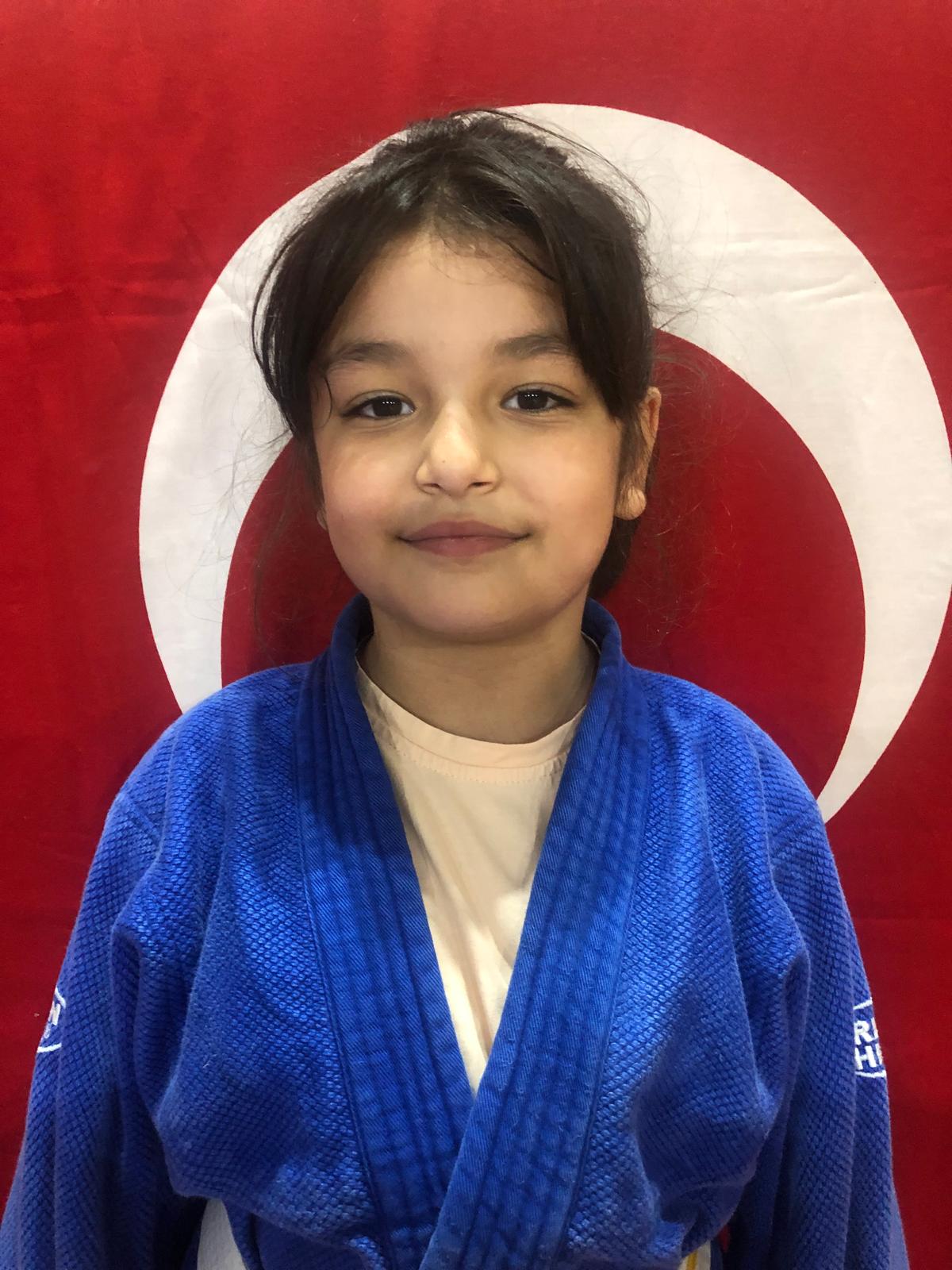 AYŞE NEHİR KAYAPINAR