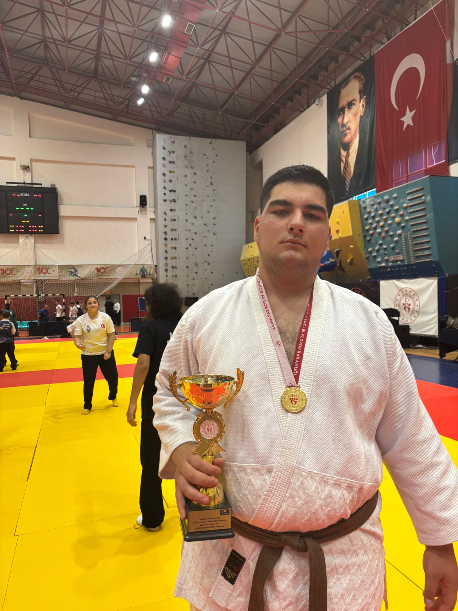 Emir  Akçay
