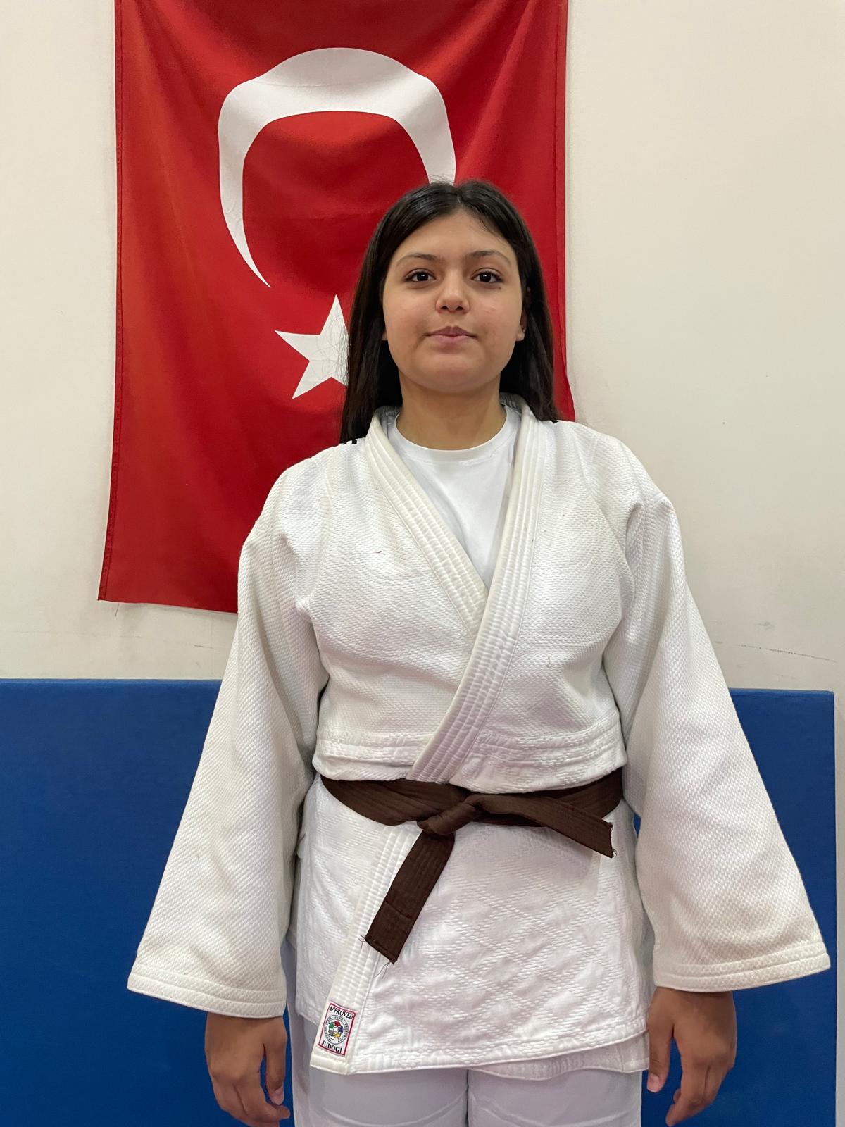 MENESE AMİNE YİĞİT